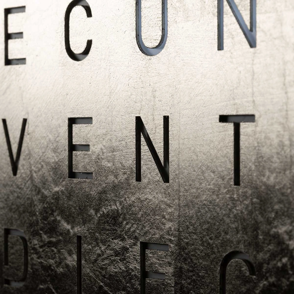 QLOCKTWO EARTH 45 | Platinum