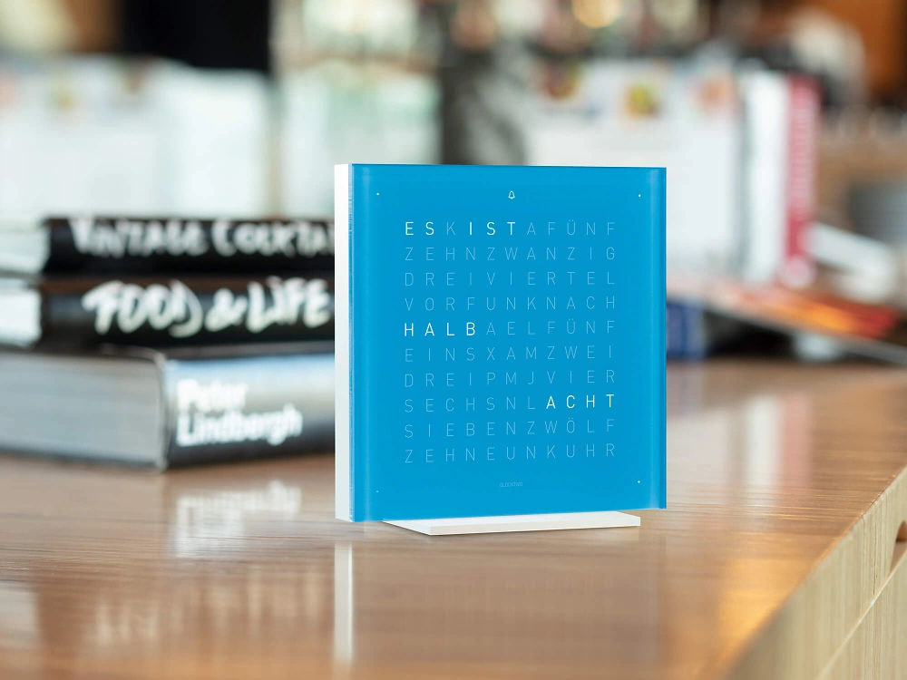 QLOCKTWO FRONTCOVER EARTH 13.5 | Blue Candy