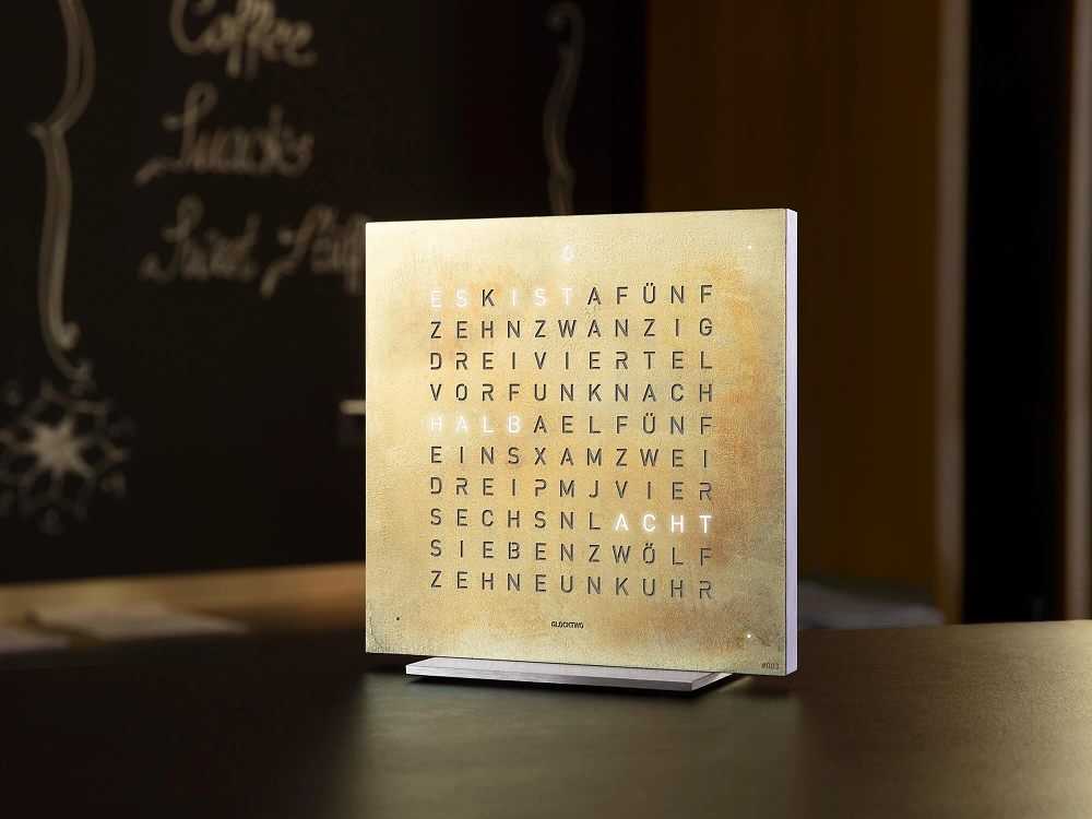 QLOCKTWO FRONTCOVER EARTH 13.5 | Silver & Gold