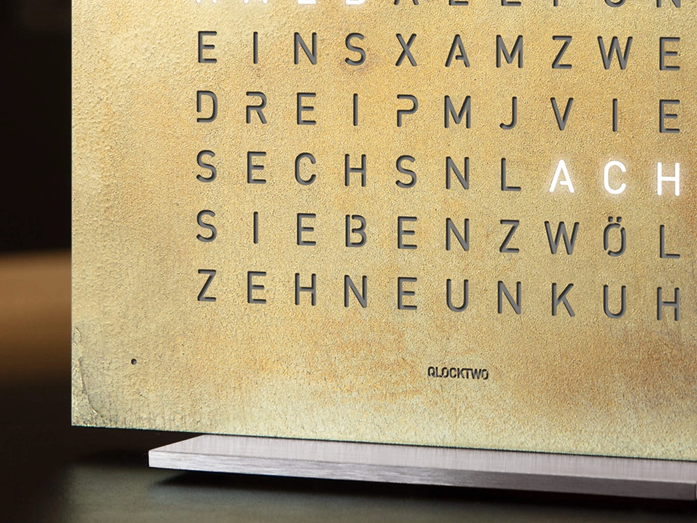 QLOCKTWO FRONTCOVER EARTH 13.5 | Silver & Gold